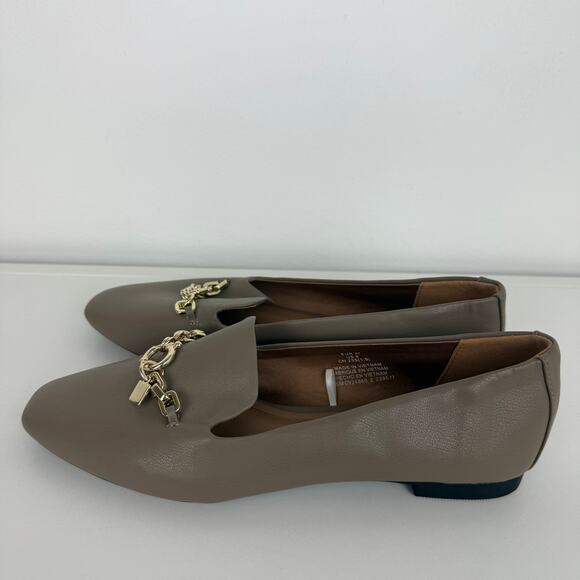 H&M Womens Gold Chain Accent Almond Toe Taupe Flat Slip-On Loafers Neutral 6 - Picture 2 of 8